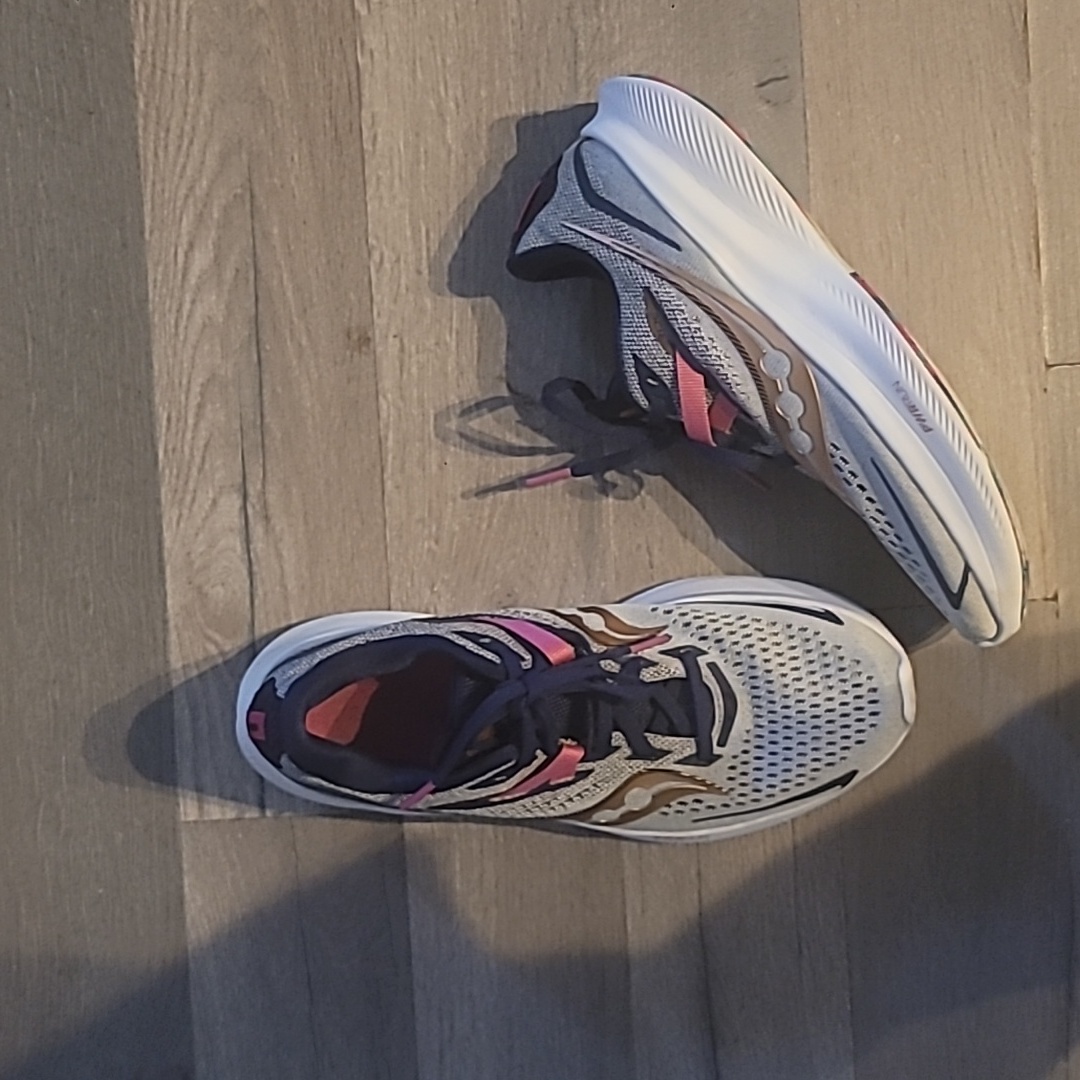Saucony Womens Ride 15 S10729-40 Gray Running Shoes Sneakers Size 8.5
